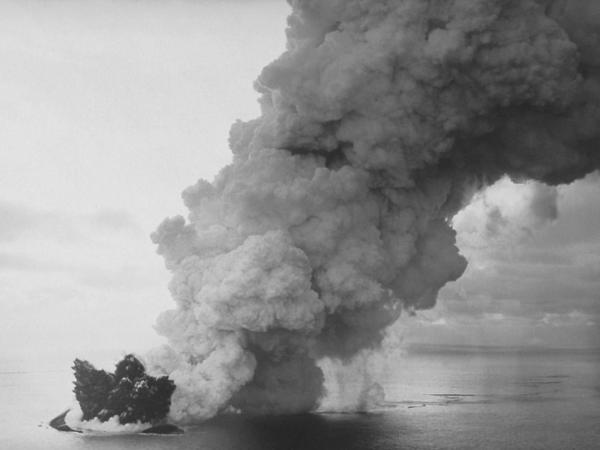 An image of an undersea eruption